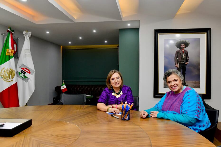 Beatriz Paredes y Xóchitl Gálvez, en su primera imagen juntas tras la declinación de la priista. Especial