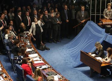 Senadora responde a Rousseff por acusaciones de golpe de Estado