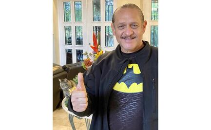 El comediante Teo González sale del hospital