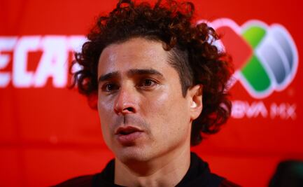 Guillermo Ochoa regaló zapatos a futbolistas del América Femenil