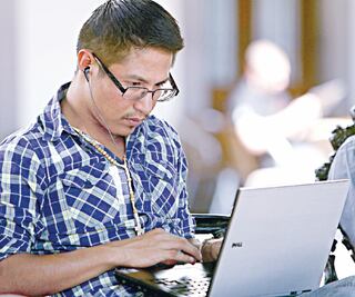 Suben aspirantes de Prepa en Línea; sólo aceptarán a 6%