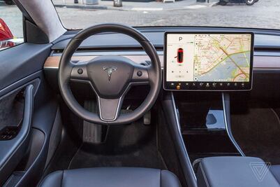 Tesla agregará Netflix y Youtube a sus autos 