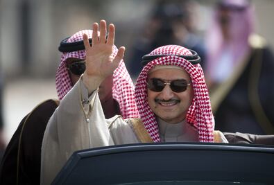 Liberan al multimillonario príncipe saudita Alwaleed tras acuerdo financiero
