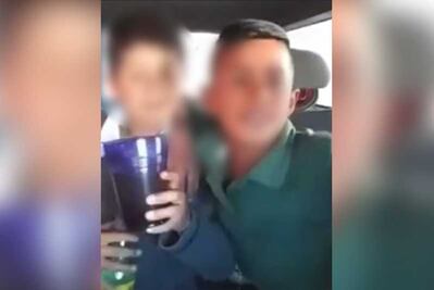 Graban a dos niños preparando tragos en Michoacán
