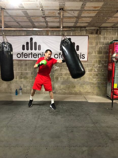 Julio César Chávez supervisa entrenamientos de su hijo