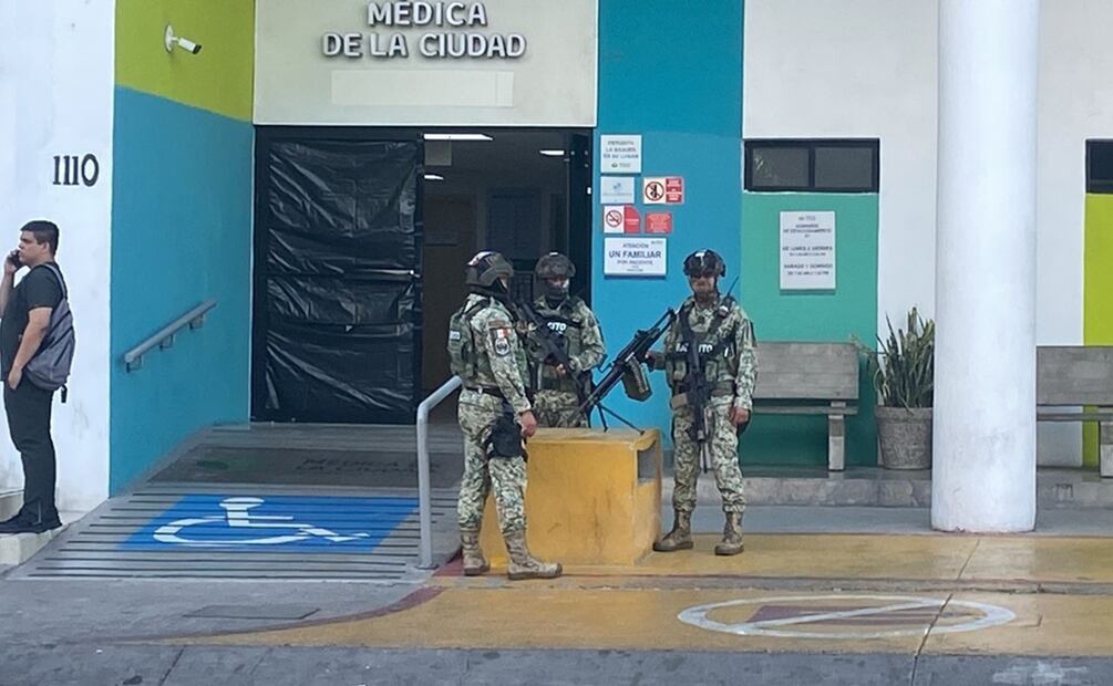 Detienen a 7 policías municipales por agredir a elementos estatales en clínica privada de Culiacán, Sinaloa. Foto: Especial