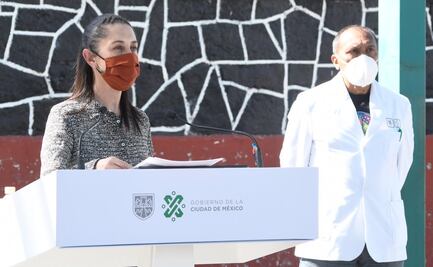Retraso de vacunas, largas filas y una persona desmayada, las fallas en vacunación de CDMX