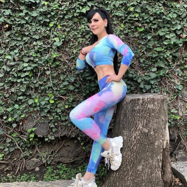 La peor vestida de la semana es Maribel Guardia con su look de Peter Pan