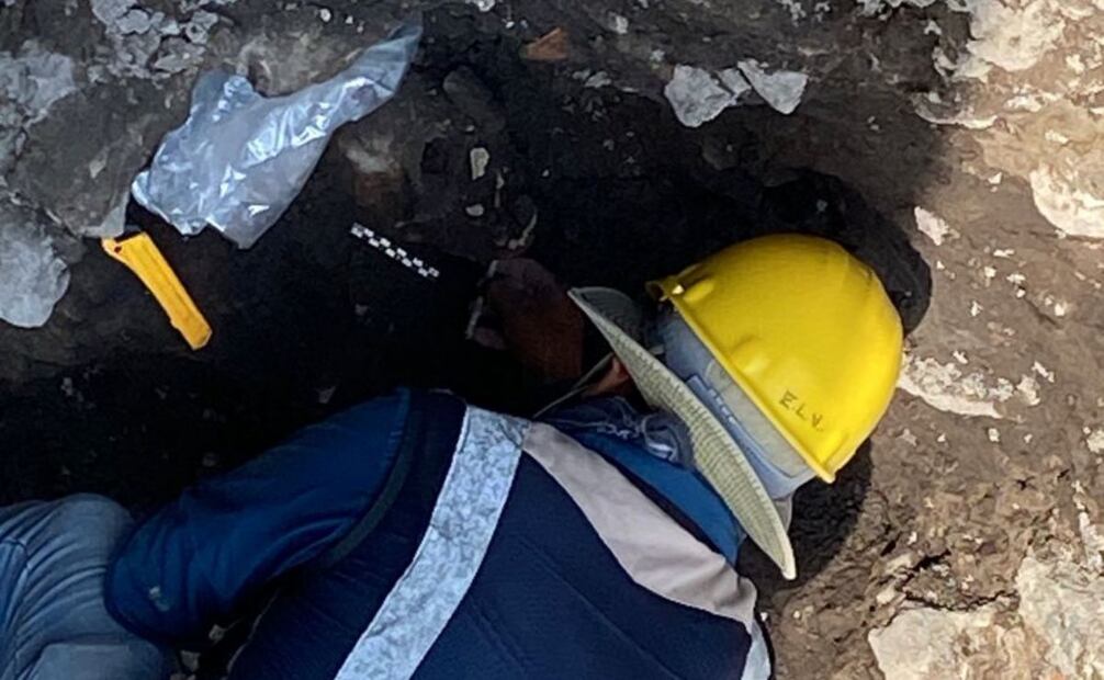 EL UNIVERSAL constató la presencia de especialistas del INAH laborando en el punto exacto donde fue localizado el cráneo.
Foto: Juan Carlos Williams