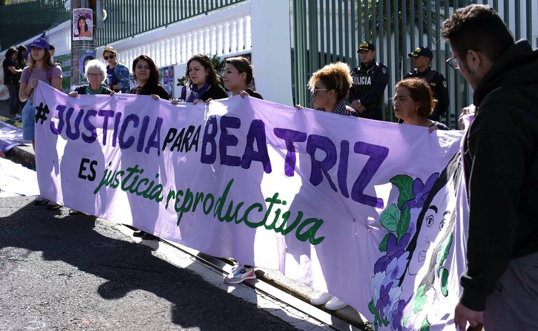 Activistas se presentaron hoy en los alrededores de la Corte Interamericana de Derechos Humanos en Costa Rica, por el caso de Beatriz. Foto: EFE