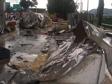 Tráiler choca contra caseta de cobro en la México-Puebla; hay 2 lesionados