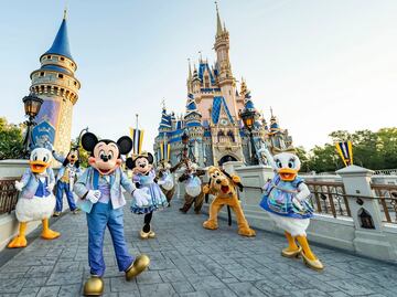 Disney World celebra 50 años con nueva montaña rusa y show del Cirque du Soleil