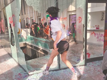 Destrozos en monumentos y esculturas