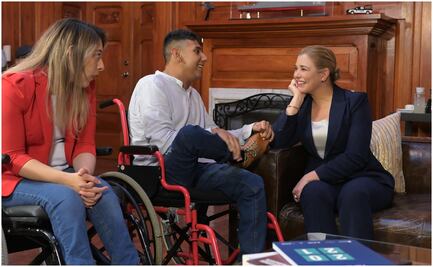 Gobernadora de Chihuahua reconoce esfuerzo de estudiantes con alguna discapacidad 