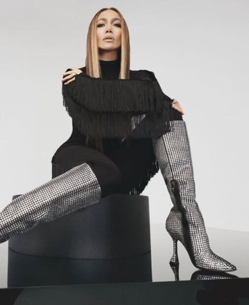JLo demuestra las ventajas de llevar un total look negro