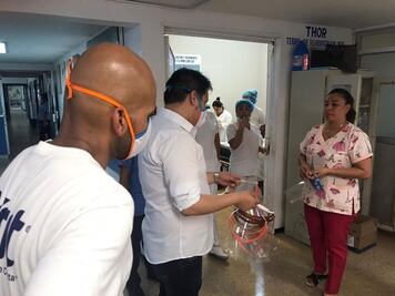 Imprimen caretas contra el Covid-19 en Guerrero