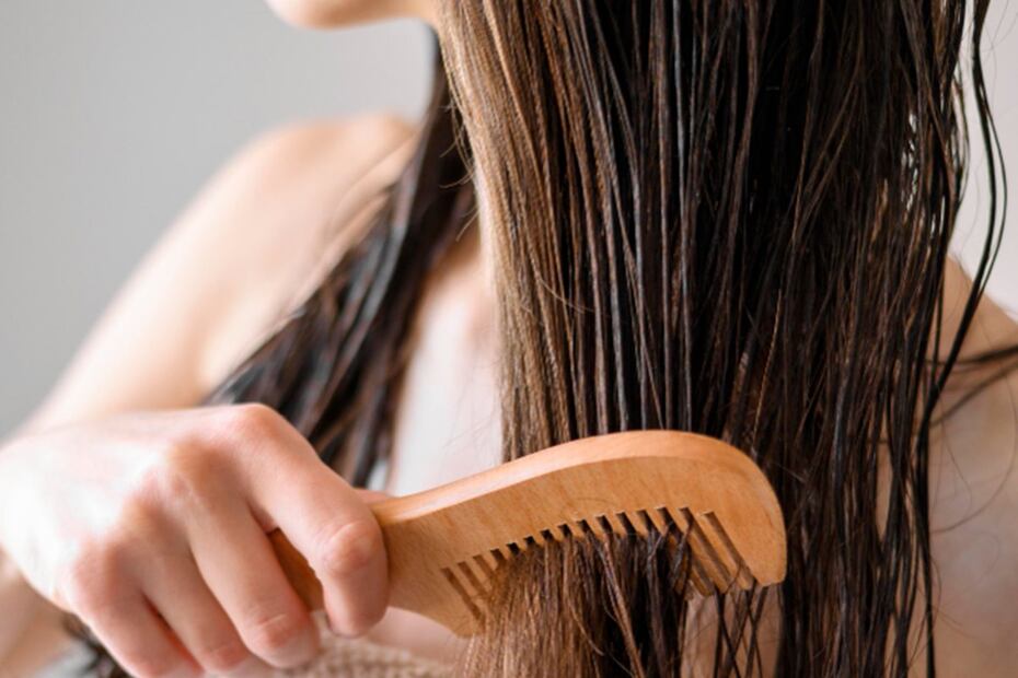 Te decimos el método correcto para cepillar tu cabello. Foto: Freepik