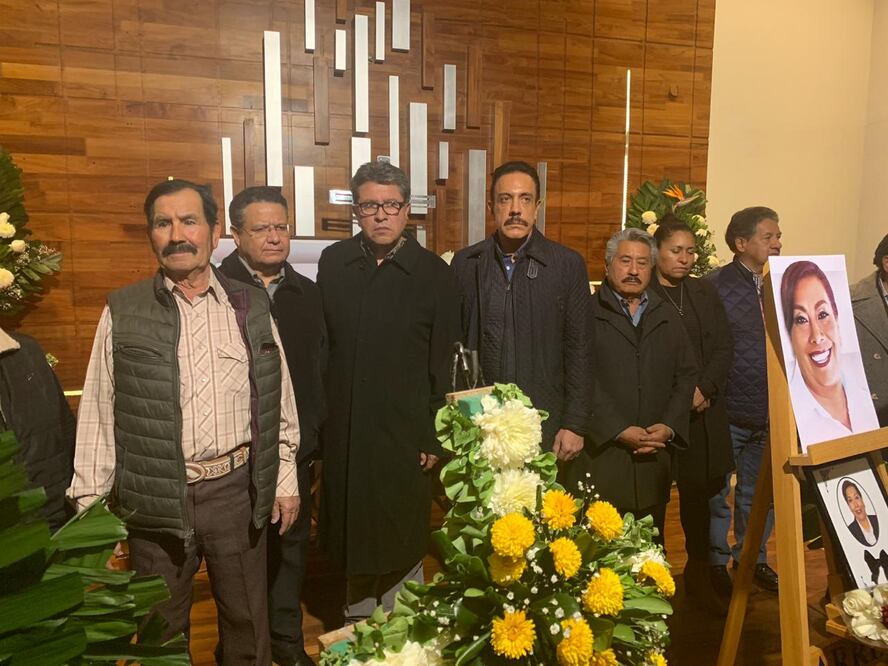 Acuden al sepelio de la senadora Angélica García Arrieta, la senadora Ana Lilia Herrera, y los senadores Ricardo Monreal, Julio Menchaca e Higinio Martínez, así como el gobernador de Hidalgo, Omar Fayad. Foto: Cortesía