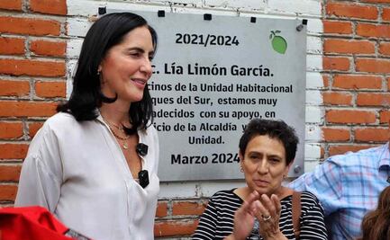 Vecinos develan placa de reconocimiento al trabajo de Lía Limón en Álvaro Obregón