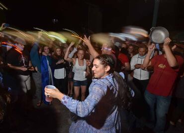 Fiesta en el Versailles de Miami tras la muerte de Fidel Castro