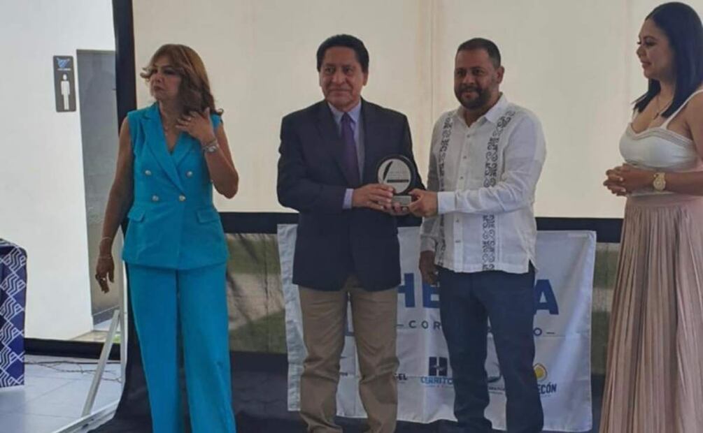 Javier Cabrera Martínez, corresponsal de EL UNIVERSAL, es premiado por su labor periodística en Sinaloa (07/06/2025). Foto: Especial