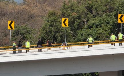 Fatal accidente sobre puente de la México-Cuernavaca; reportan 4 personas fallecidas 