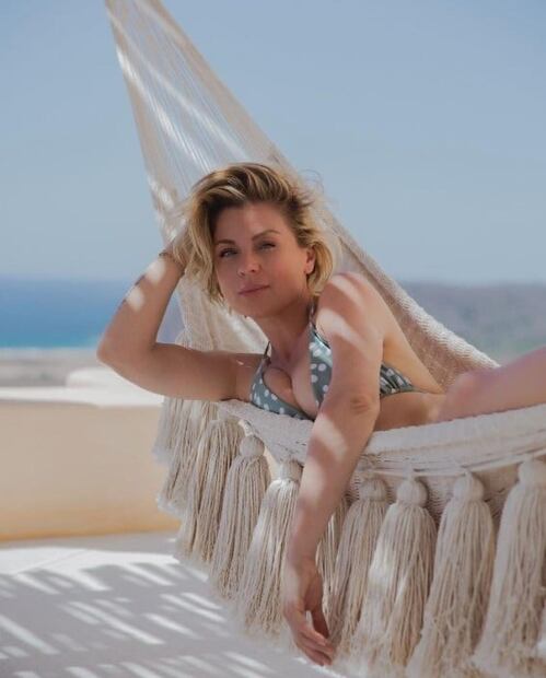 Ludwika Paleta enamora al lucir huipil largo ideal para el verano