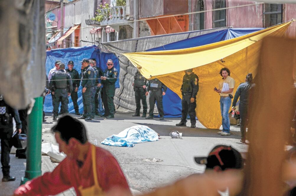 El domingo pasado murió un joven luego de una balacera en Tepito; se presume que cobraba cuotas a los comerciantes de la zona. Foto/ARCHIVO EL UNIVERSAL