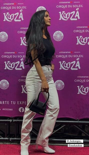 Bárbara de Regil deslumbra en pantalones blancos efecto piel