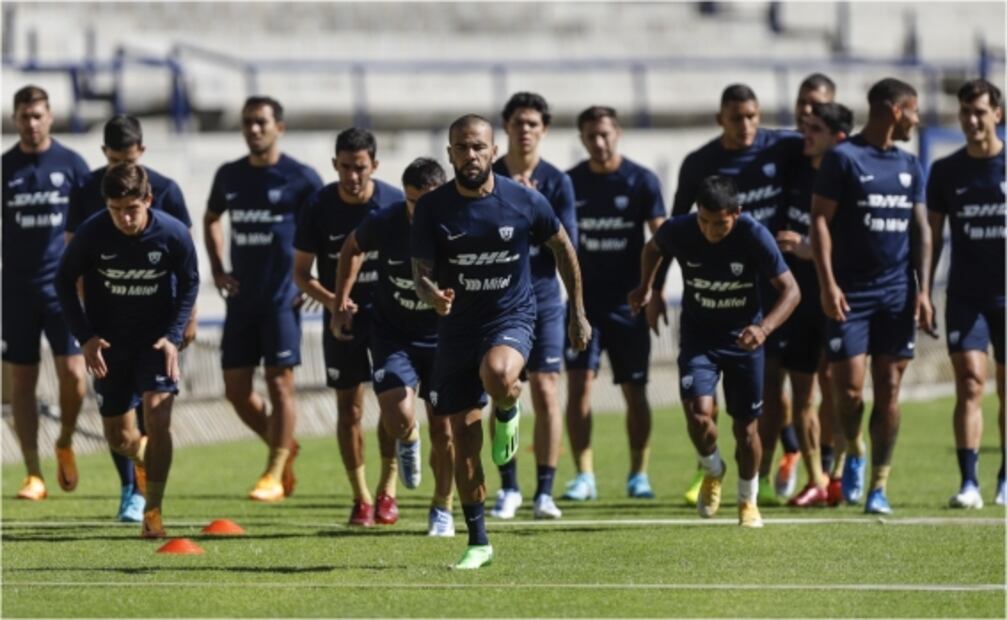 Dani Alves y su primer entrenamiento en el Olímpico Universitario; ya aparece registrado con Pumas
