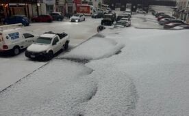 Fuerte granizada y lluvia azotan Pachuca y Mineral de la Reforma, Hidalgo; mantienen operativos por severos encharcamientos
