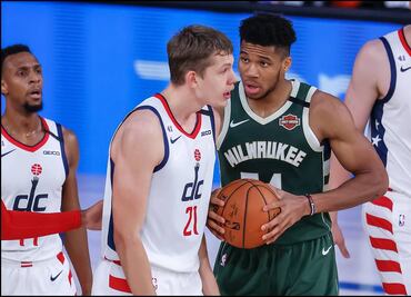 Jugador de la NBA es suspendido por darle un cabezazo a rival