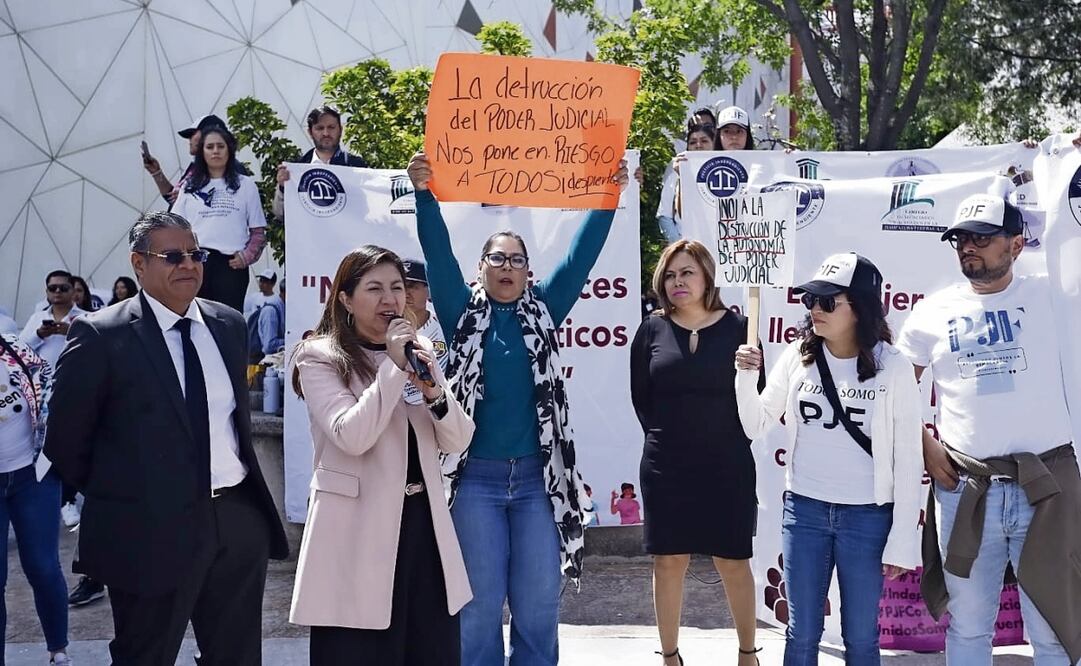 Trabajadores del Poder Judicial se manifestaron en los Diálogos Nacionales sobre la Reforma al Poder Judicial, en la ciudad de Puebla. Foto: Omar Contreras EL UNIVERSAL