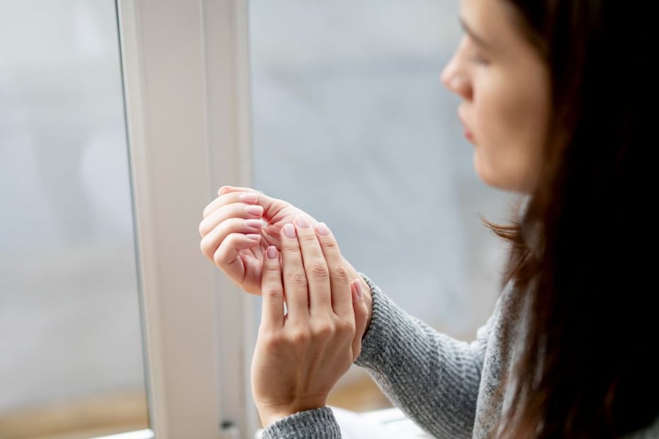 Dejar descansar las uñas del gelish y los esmaltes las mantiene fuertes. Foto: Freepik