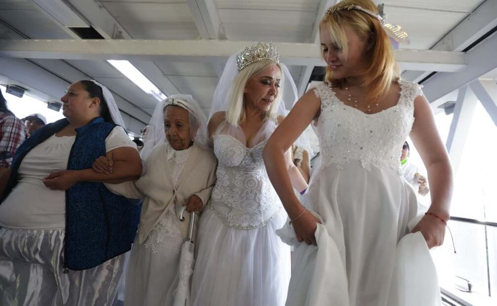 Mujeres que sufren violencia vicaria viajaron en metro hasta Pino Suárez con dirección a la Suprema Corte de Justicia de la Nación. Foto: Francisco Rodríguez/EL UNIVERSAL