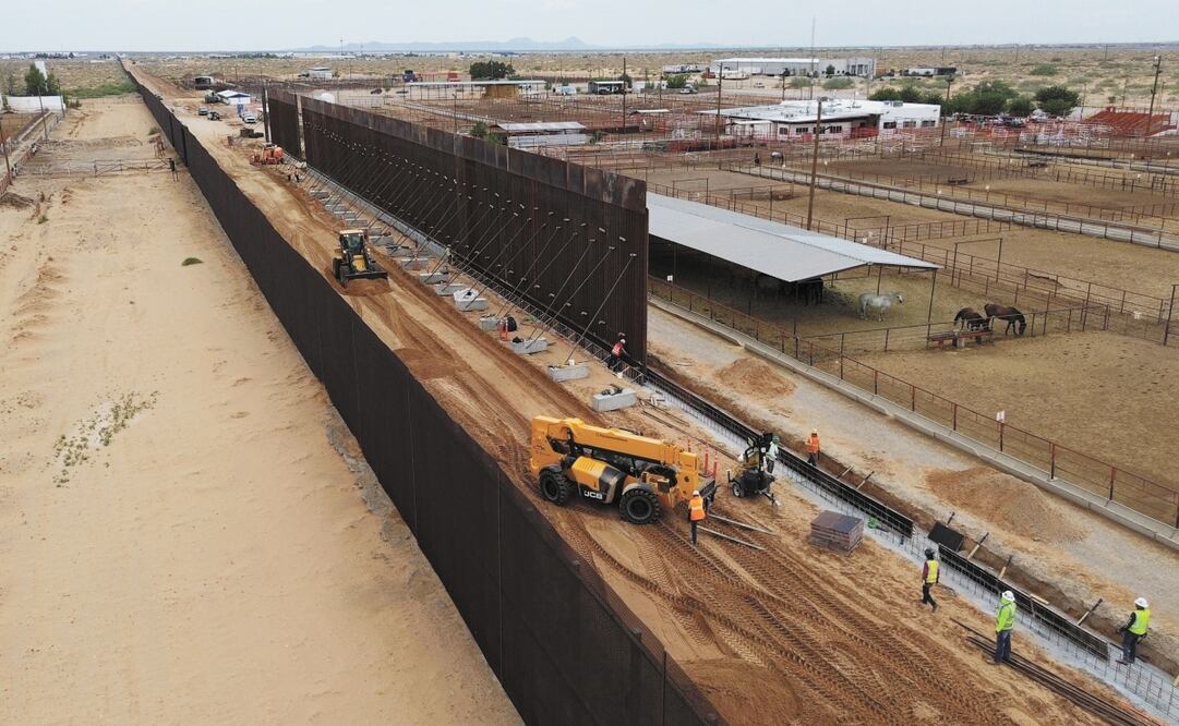 Autoridades inician con un nuevo tramo de muro de 11 kilómetros entre Texas y Ciudad Juárez, tras la aprobación del presupuesto para la agenda migratoria. 
Foto: Christian Torres / EL UNIVERSAL
