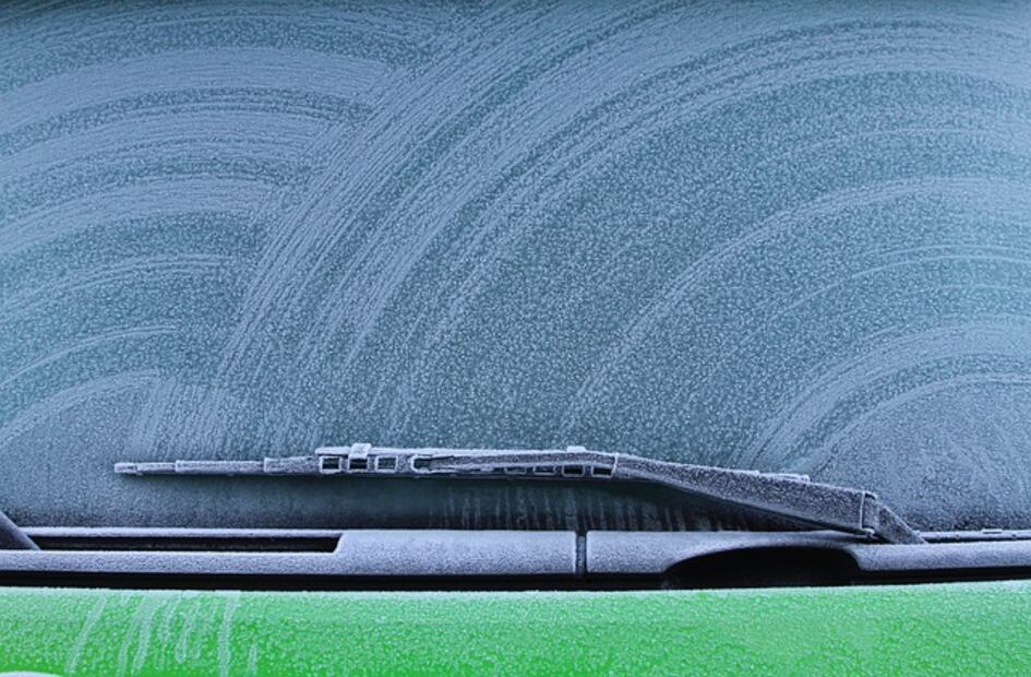 Los parabrisas del auto se congelan debido a la condensación del agua. Foto: Pixabay