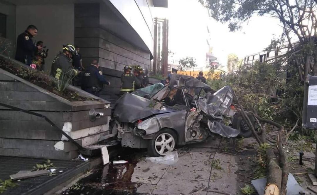 Choque entre RTP y autos particulares en cuajimalpa. Foto: Especial