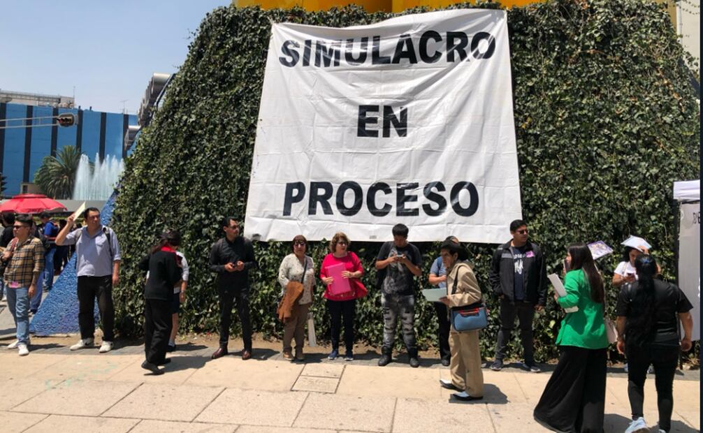 Personas participan en el Primer Simulacro Nacional 2025 en la zona  Centro de la Ciudad de México. Foto: Diego Simón Sánchez/EL UNIVERSAL