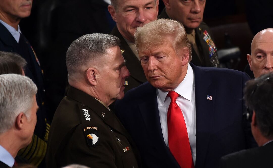 El jefe del Estado Mayor Conjunto de Estados Unidos, Mark Milley, y el expresidente Donald Trump. Foto: AFP