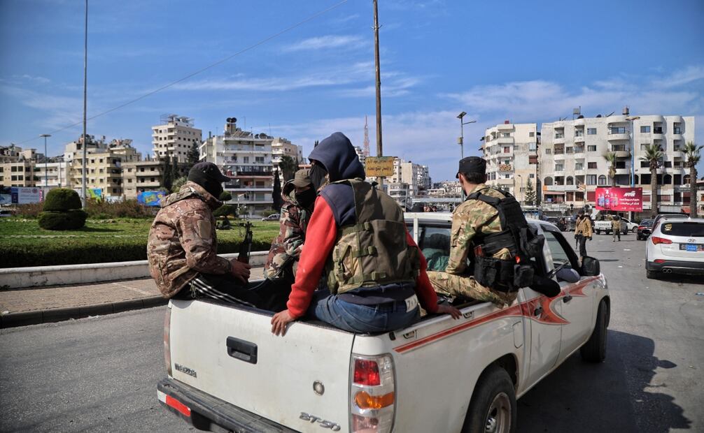 Al menos 16 oficiales de seguridad sirios fueron asesinados por partidarios del ex presidente Bashar al-Assad el 6 de marzo en la provincia costera de Latakia, dijeron las fuerzas de seguridad sirias. Foto: EFE