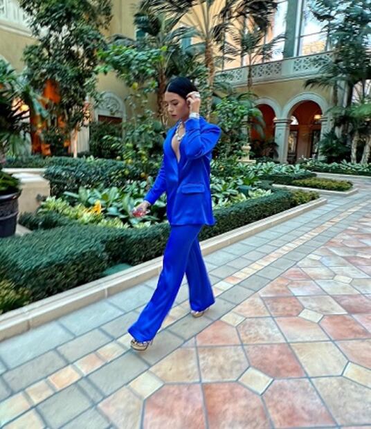 Ángela Aguilar demuestra que el rojo es su color con este vestido