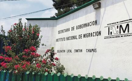 Cubanos someten a agente de Migración y escapan de centro de atención en Chiapas