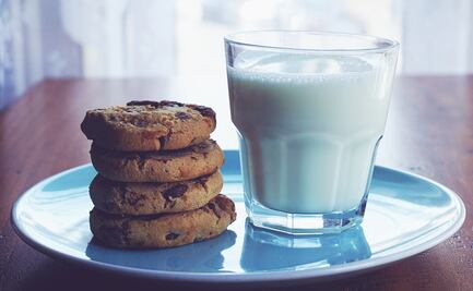 Qué pasa si cenas leche con galletas diario