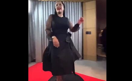 Sandra Cuevas posa en alfombra roja y desata polémica en redes; "soy dueña de mi tiempo", dice