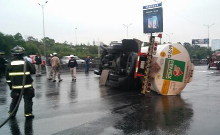 Vuelca pipa en Periférico Norte