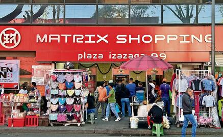 FOTOS: Productos chinos toman calles de CDMX; improvisan locatarios de Izazaga 89 puestos ambulantes