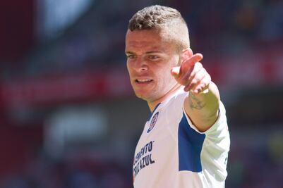 Refuerzo del Cruz Azul no habla dentro ni fuera de la cancha