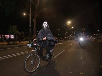 FOTOS ¡En una noche oscura de terrible tempestad, monstruos en CDMX salieron a pasear!; así luce Paseo Nocturno por Día de Muertos