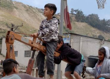 Los niños que viven esperando cruzar la frontera